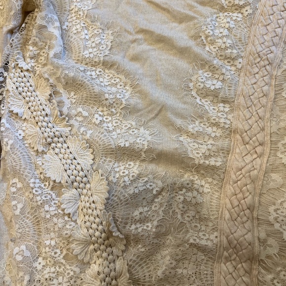 Angle of the North Cream Sweater crochet, braiding and lace appliqués - Picture 4 of 8